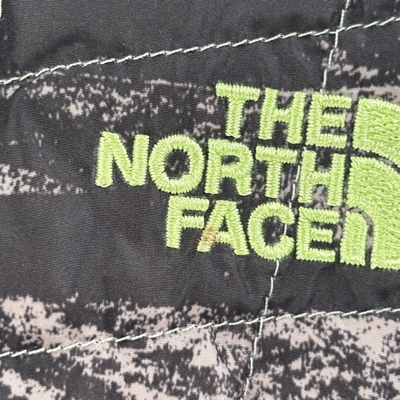 THE NORTH FACE Thermoball Vest Women's TNF Black Desert StripeWhite xs - Picture 4 of 14